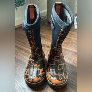 Bogs boys boots size 11